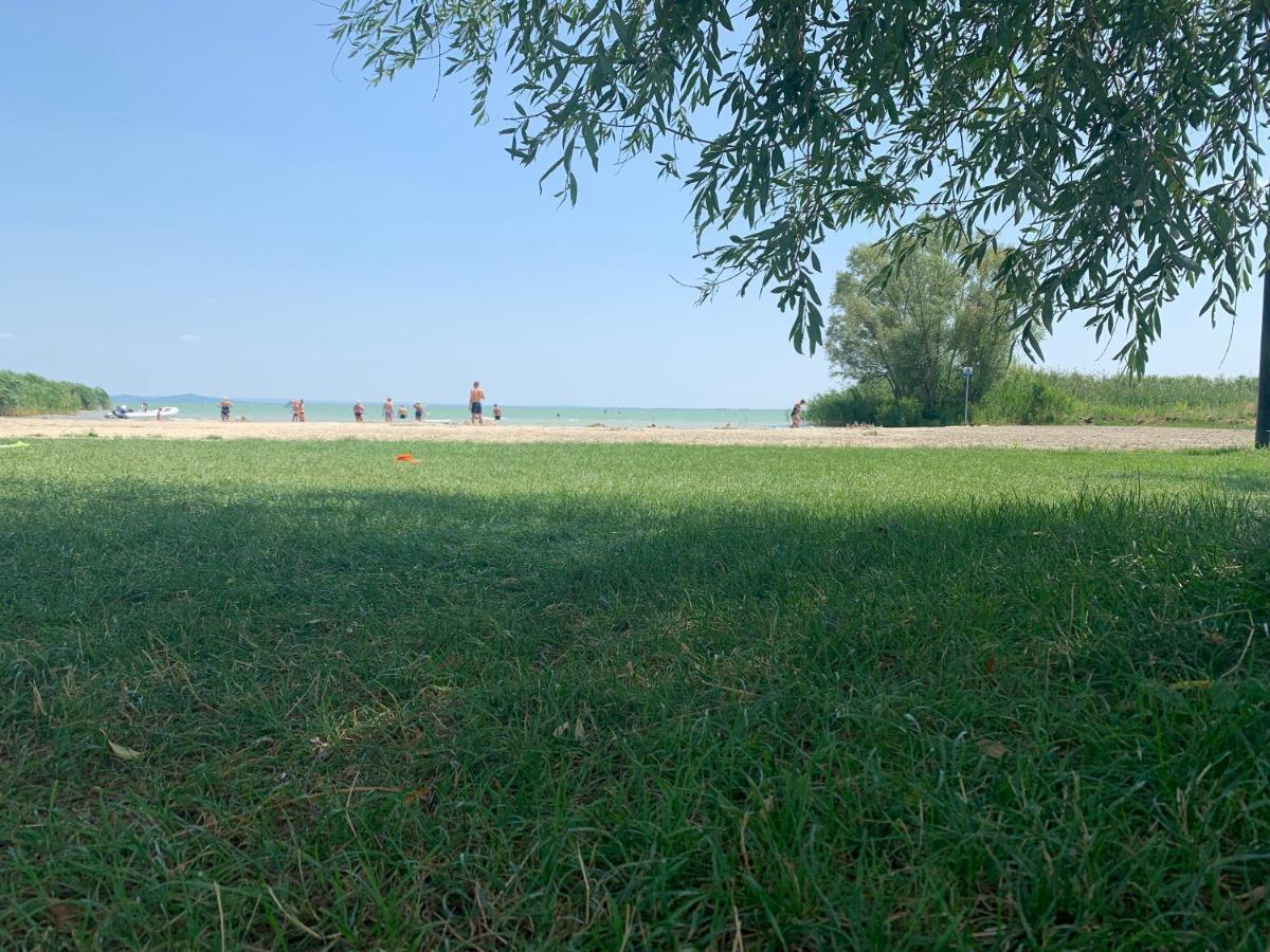 MANDULÁS KABIN a kisház dézsával és kilátással a Balatonra Balatongyörök Esterno foto